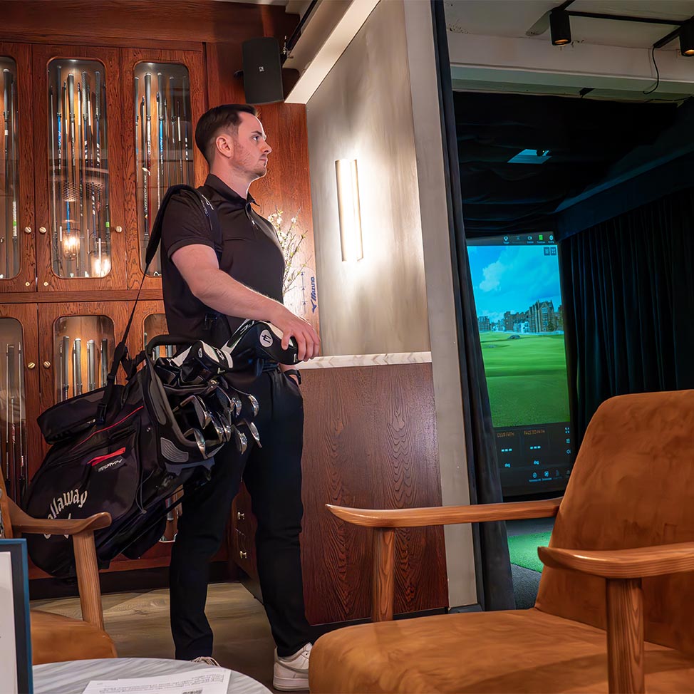 Pitch Golf Custom Fitting Centre - London Soho
